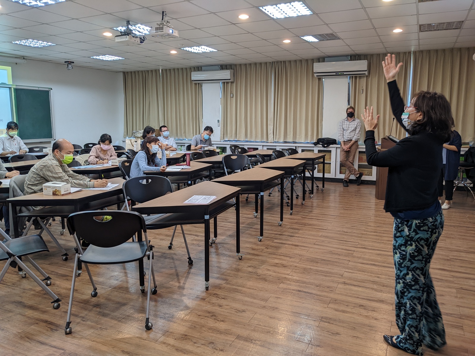 Workshop to help promote bilingual education in College of ScienceImage