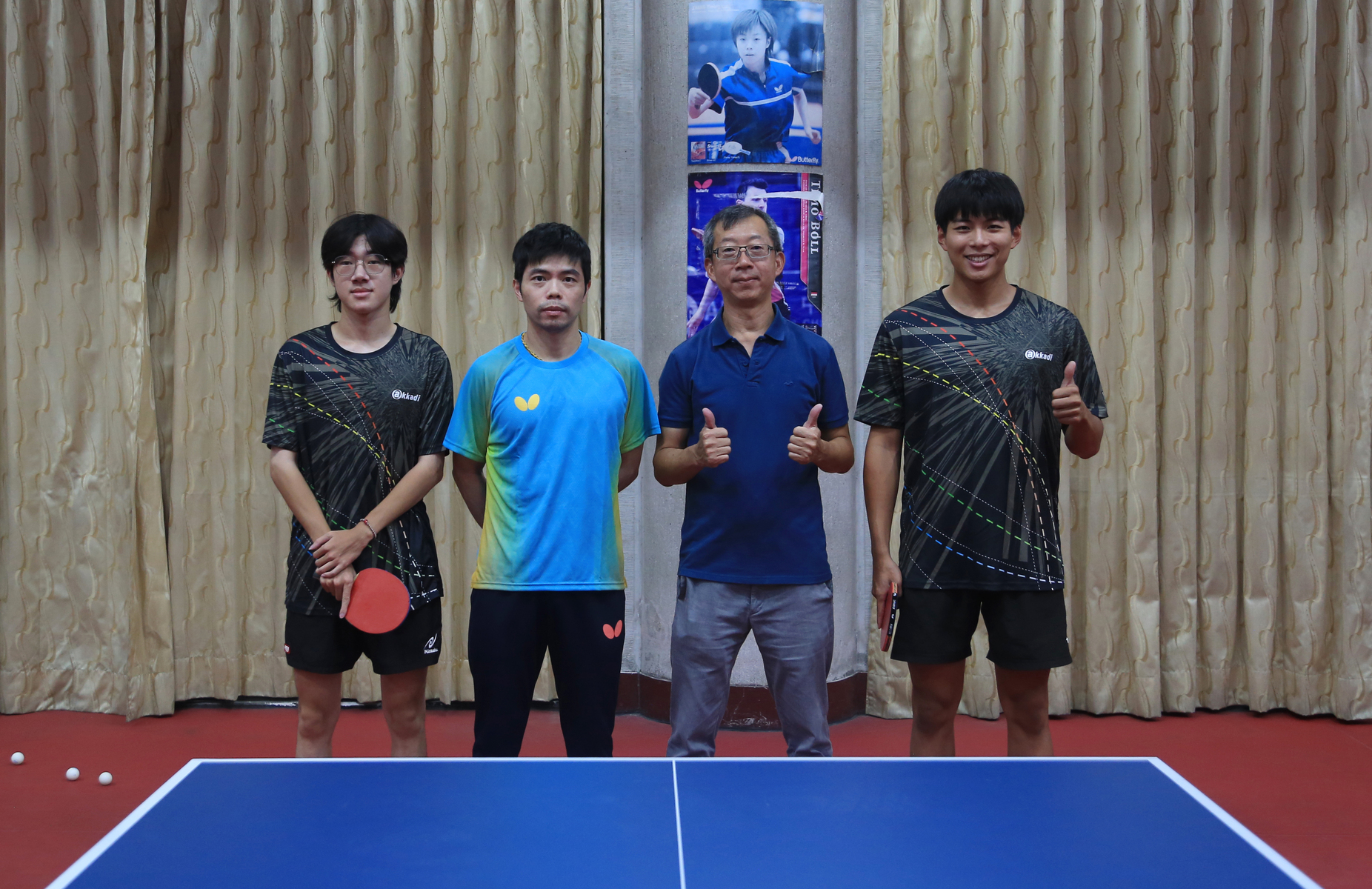 Chih-yuan Chuang (second from left), Kai-Yang Lo (third from left), Associate Professor of the Center for Physical and Health Education of NSYSU Si Wan College, and NSYSU table tennis team members.Image