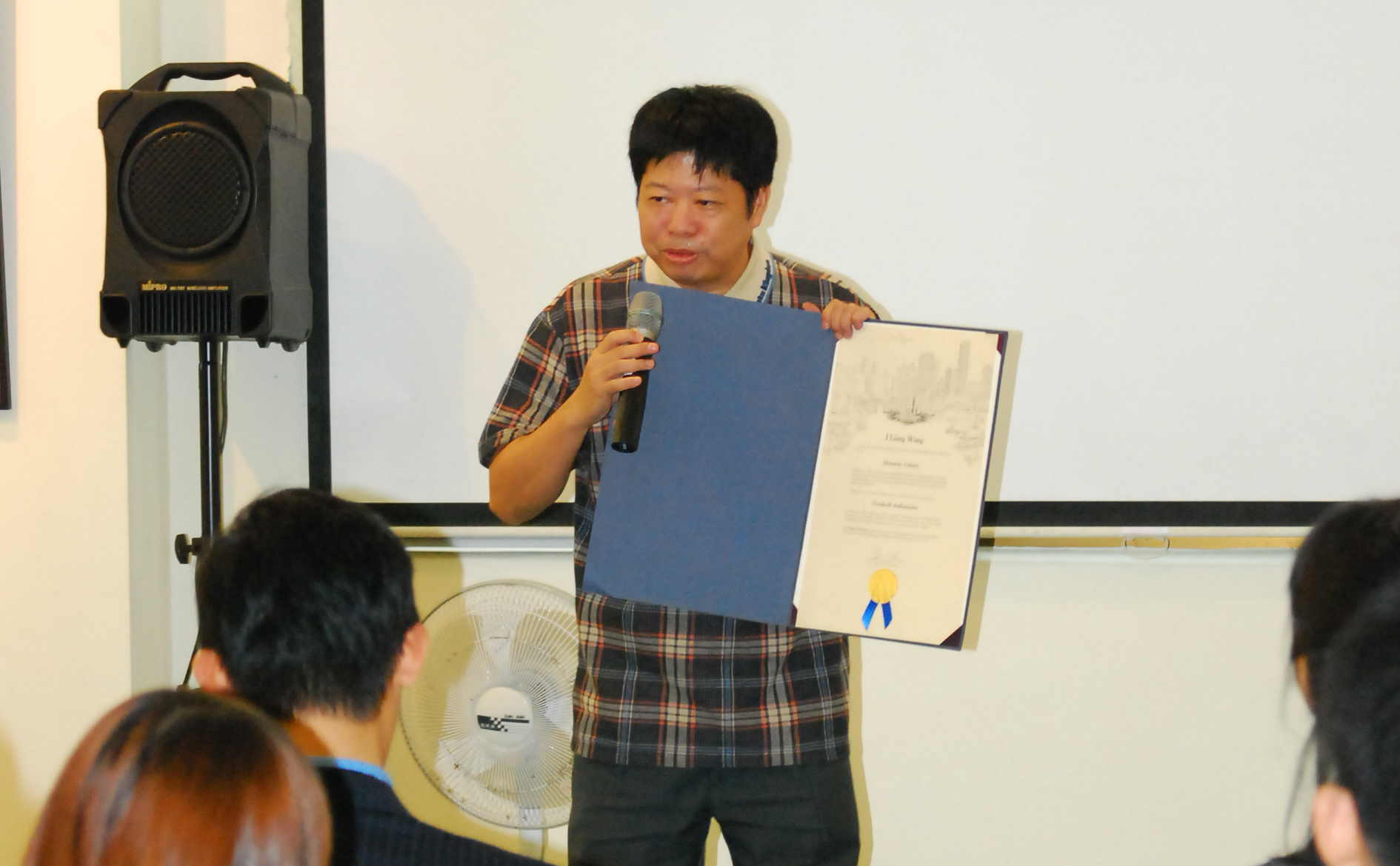 王以亮主任秀出展覽證書圖片