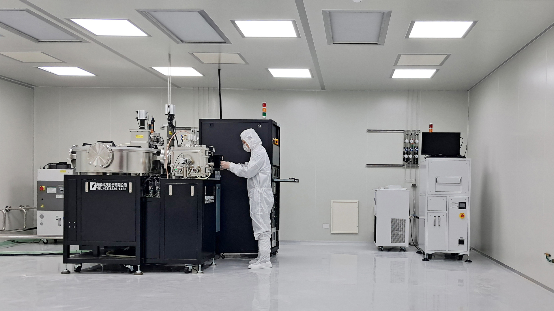 The NSYSU College of Semiconductor and Advanced Technology Research raised TWD 30 million to establish the Joint Lab for Semiconductor Technology at Sizihwan base. With support from the National Science and Technology Council's college of semiconductor strategic equipment construction initiative, and integrating the College of Science and Engineering, the university plans to install around 60 pieces of advanced R&D equipment over five years, 17 of which exceed TWD 10 million in value.