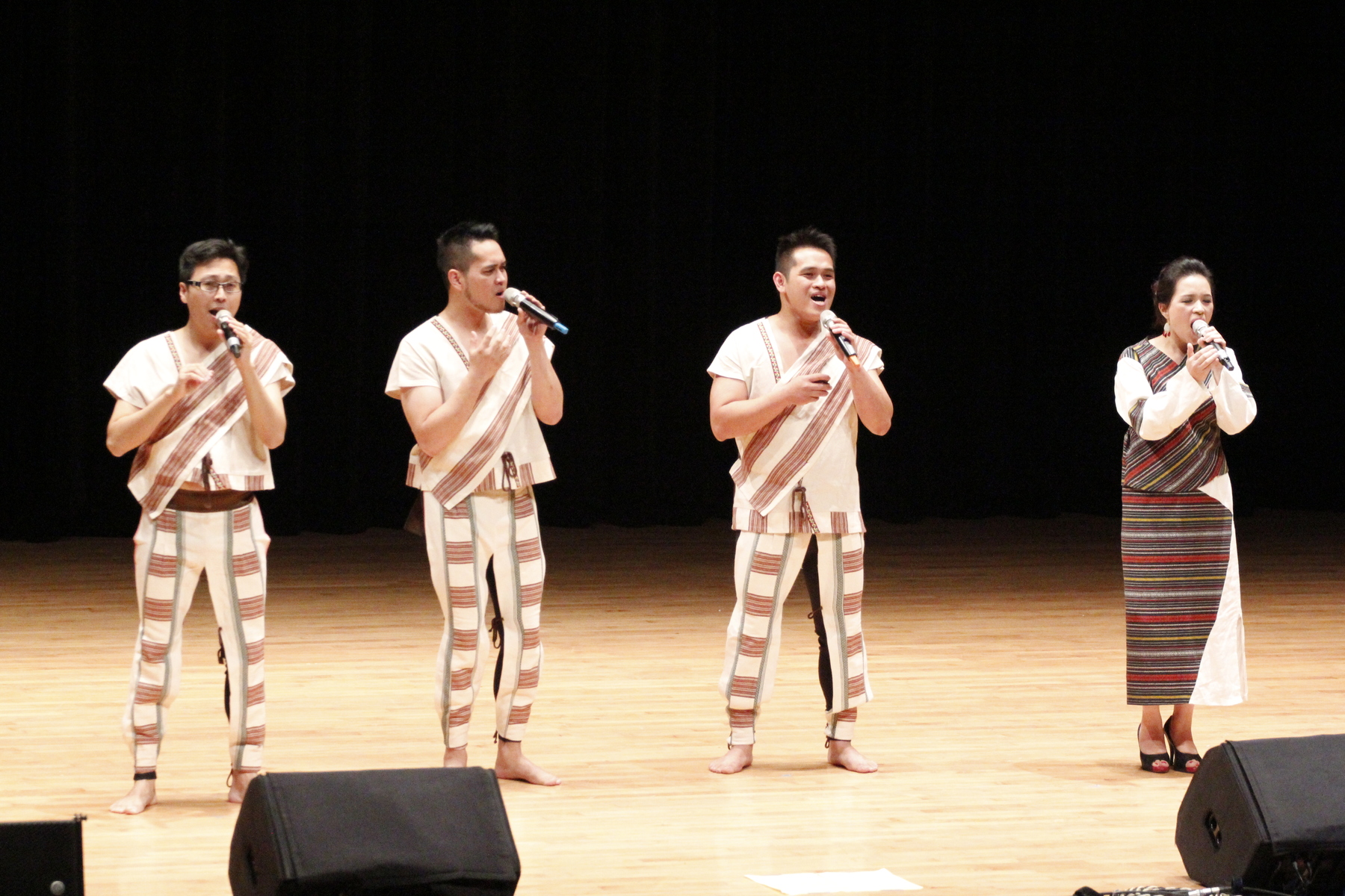 歐開合唱團表演圖片