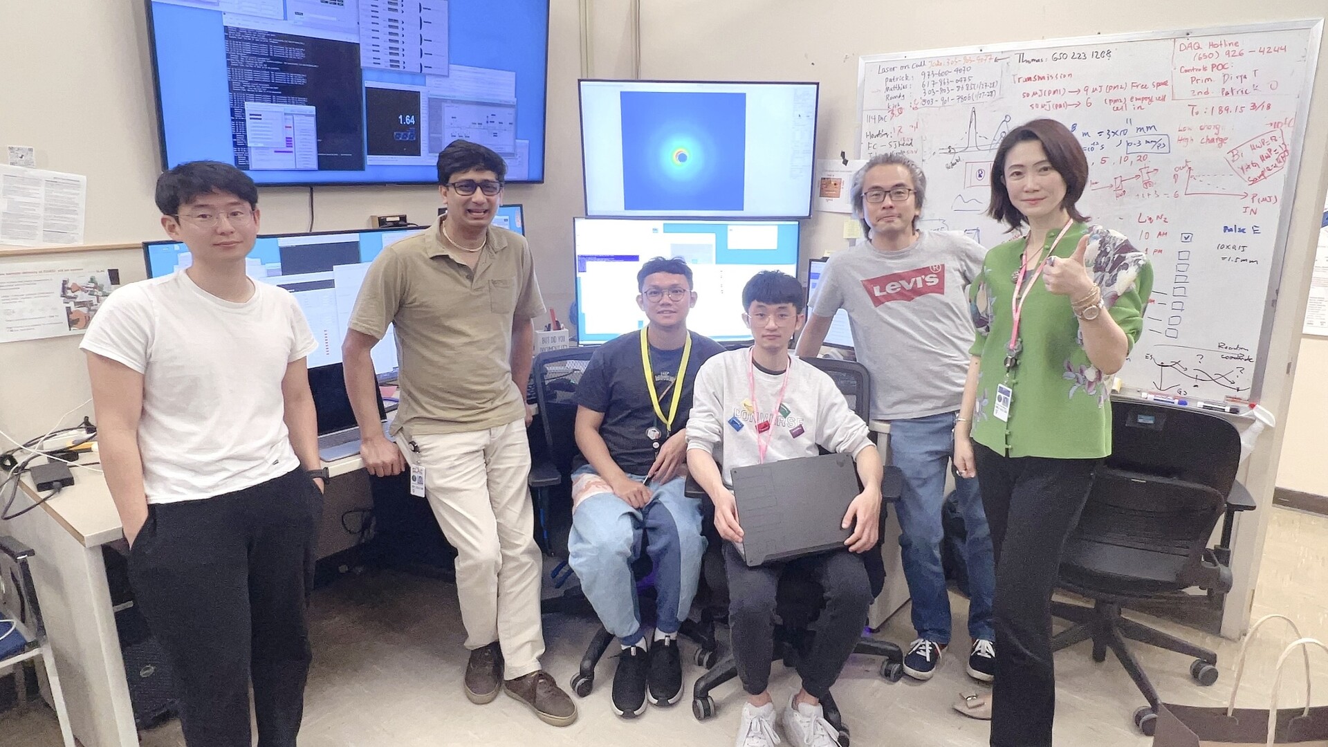 NSYSU's Aerosol Science Research Center, led by Director Chia C. Wang (far right), brought postdoctoral researchers and master's students to the SLAC National Accelerator Laboratory in the United States for experiments, enabling students to engage with cutting-edge global science early in their academic careers. SLAC Lead Scientist Ming-Fu Lin is second from the right.Image