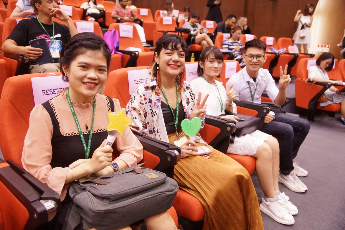 Foreign students from 12 countries compete singing in Chinese Image