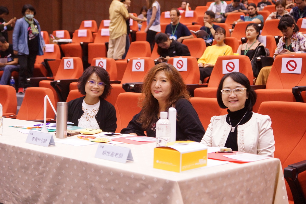 Foreign students from 12 countries compete singing in Chinese Image