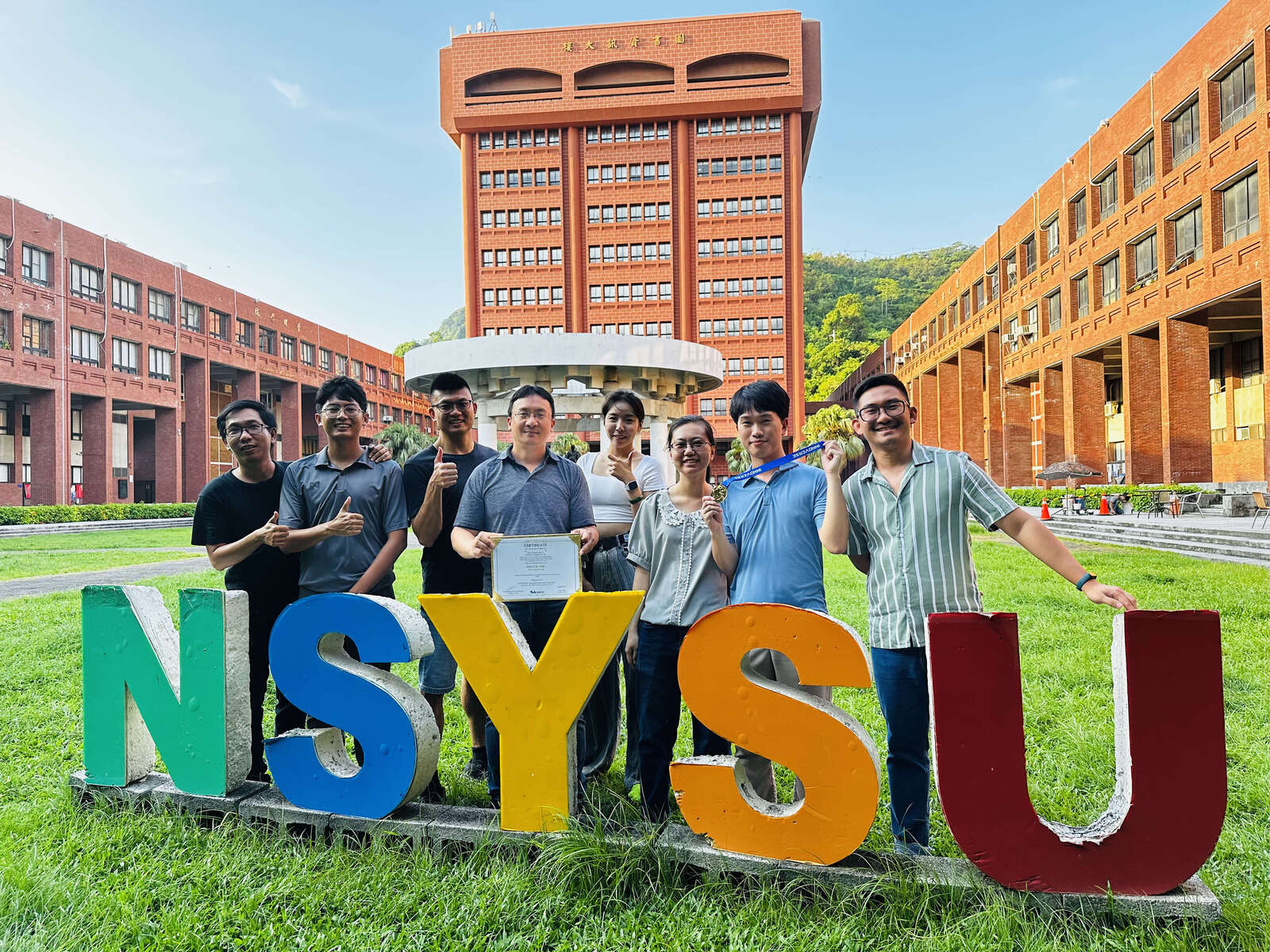 Ken-Lin Chang (fourth from the left), Associate Professor of the Institute of Environmental Engineering at NSYSU, and his research team have developed an innovative technology to convert carbon dioxide into chemicals and fuels. This innovative technology won the gold medal at the INNOVERSE Innovation & Invention Expo 2023 in the USA.