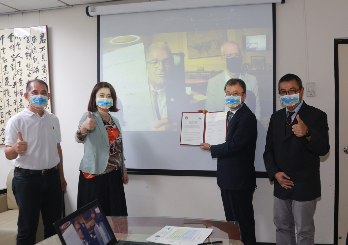 ASCR signing a cooperation agreement with the University of Rostock (Image by NSYSU)Image