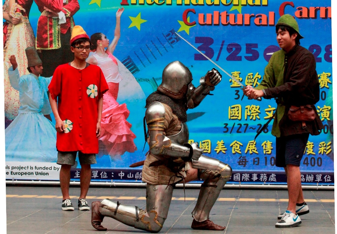 盔甲武士戰鬥圖片