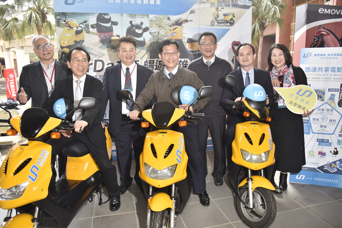 To create a green, smart campus with low-carbon footprint, NSYSU, as the first university in Taiwan, started cooperating with UrDa mobi, a brand by Ahamani EV Technology and built electric scooter rental stations on campus to respond to sustainable development goals. From the left are board member of Taiwan Telematics Industry Association Meng-Fen Wu, Deputy Mayor of Kaohsiung City Charles Lin, President of the Institute of Information Industry Dr. CH Cho, Minister of Transportation and Communications Chia-Lung Lin, Senior Vice President of the University I-Yu Huang, Vice President for General Affairs Yuan-Chung Lin, and CEO of Ahamani EV Technology Tzu-Chi Kung.Image