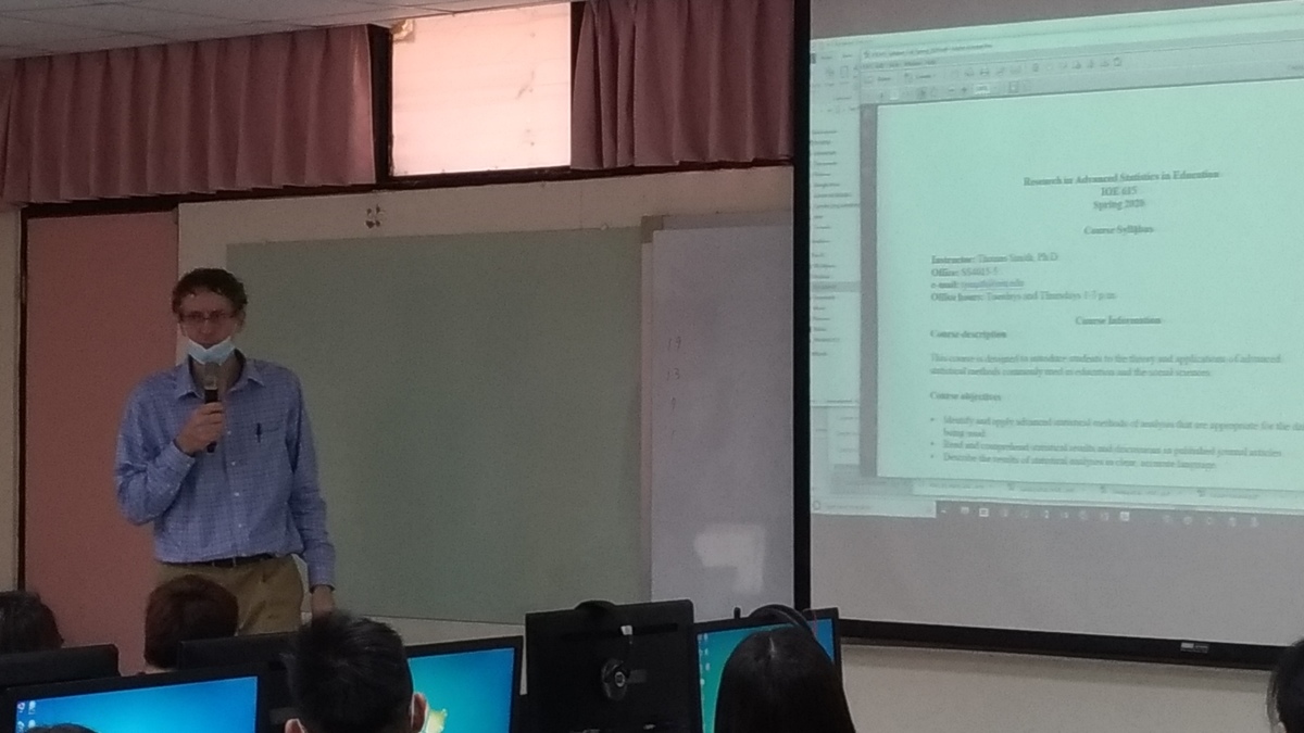 Dr. Thomas J. Smith delivers a course in English on Research in Advanced Statistics in Education