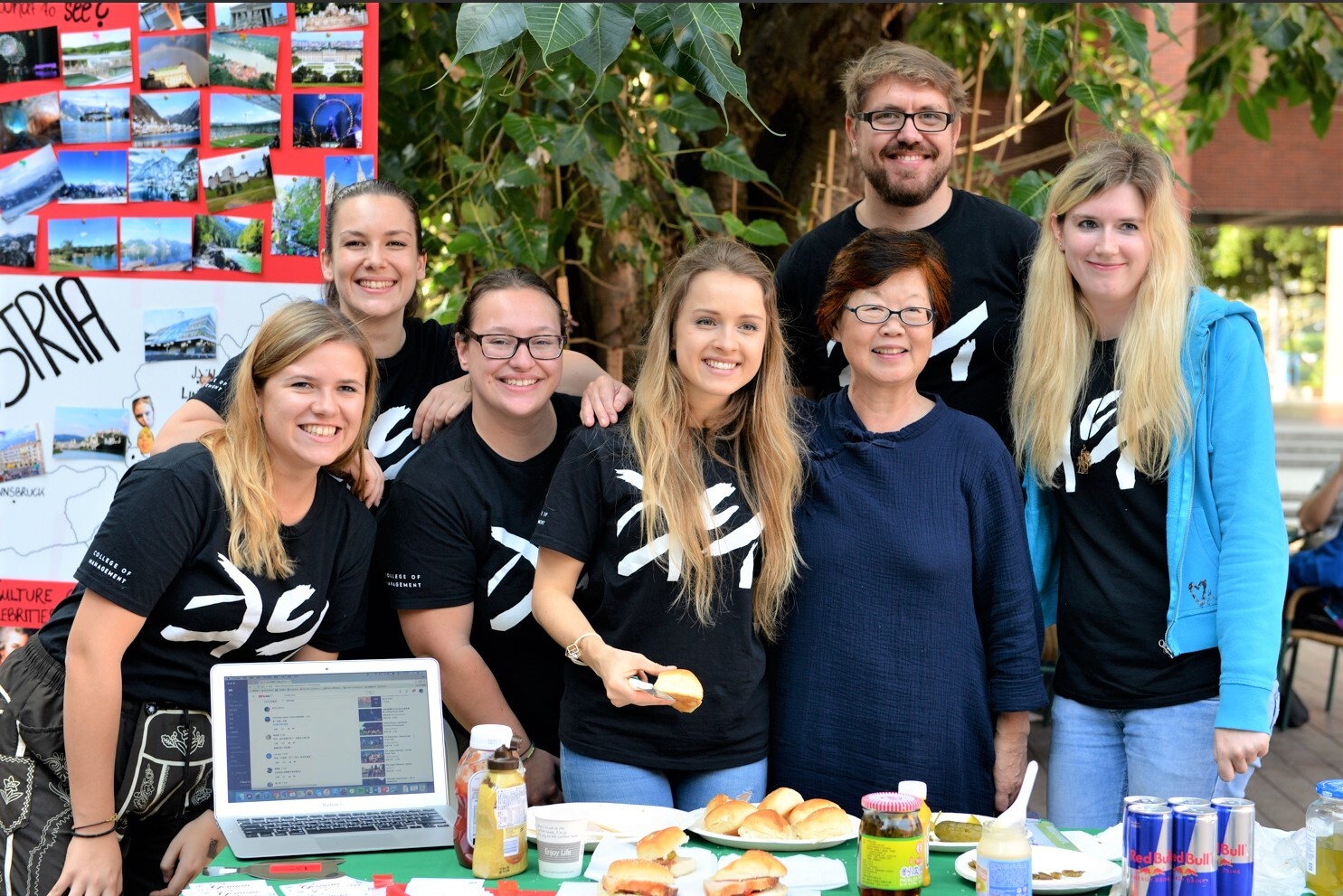 Group photo of the dual-degree students from Johannes Kepler Universität Linz (JKU) who graduated in 2019