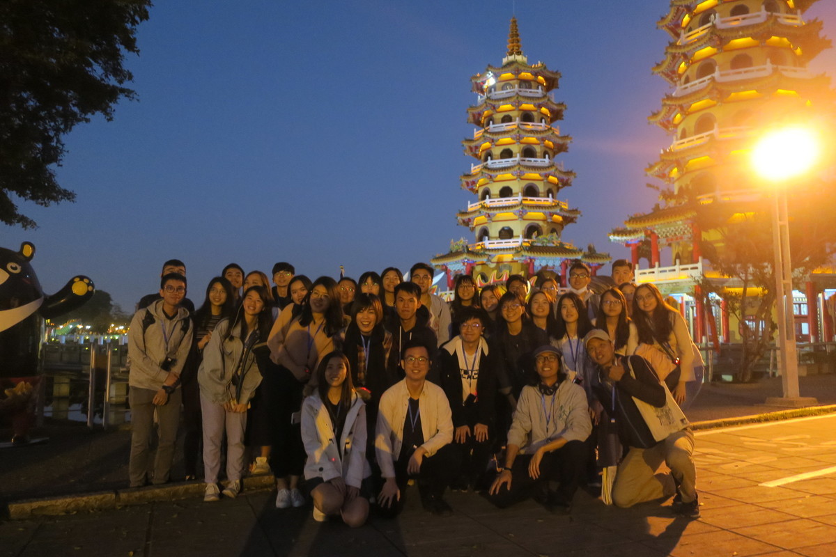 Group photo with Dragon and Tiger Pagodas by the Lotus Pond in the Zuoying District