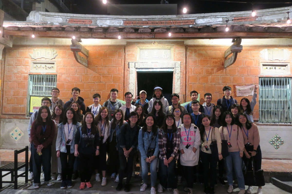 Group photo in front of Liao Family Historical Residence