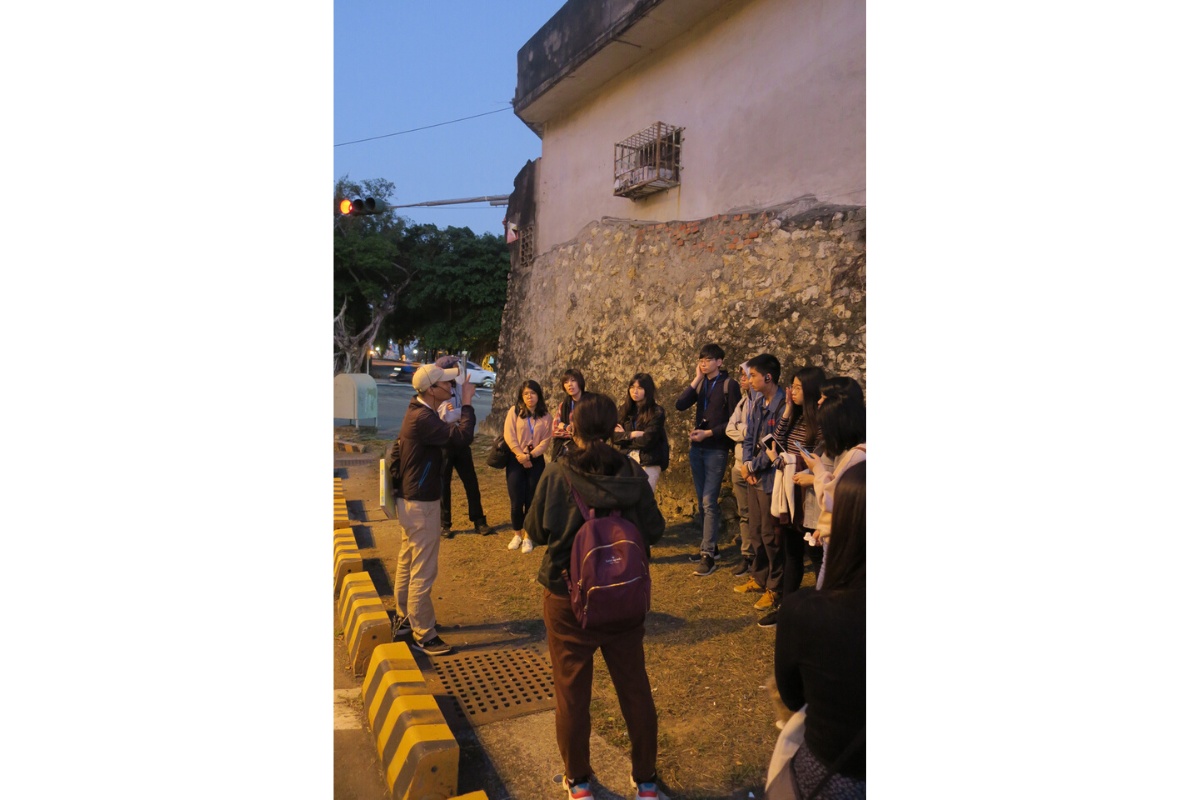 The NSYSU team took the students and teachers from Hong Kong on a guided tour to the Zuoying District for the guests to discover places of cultural interest in KaohsiungImage