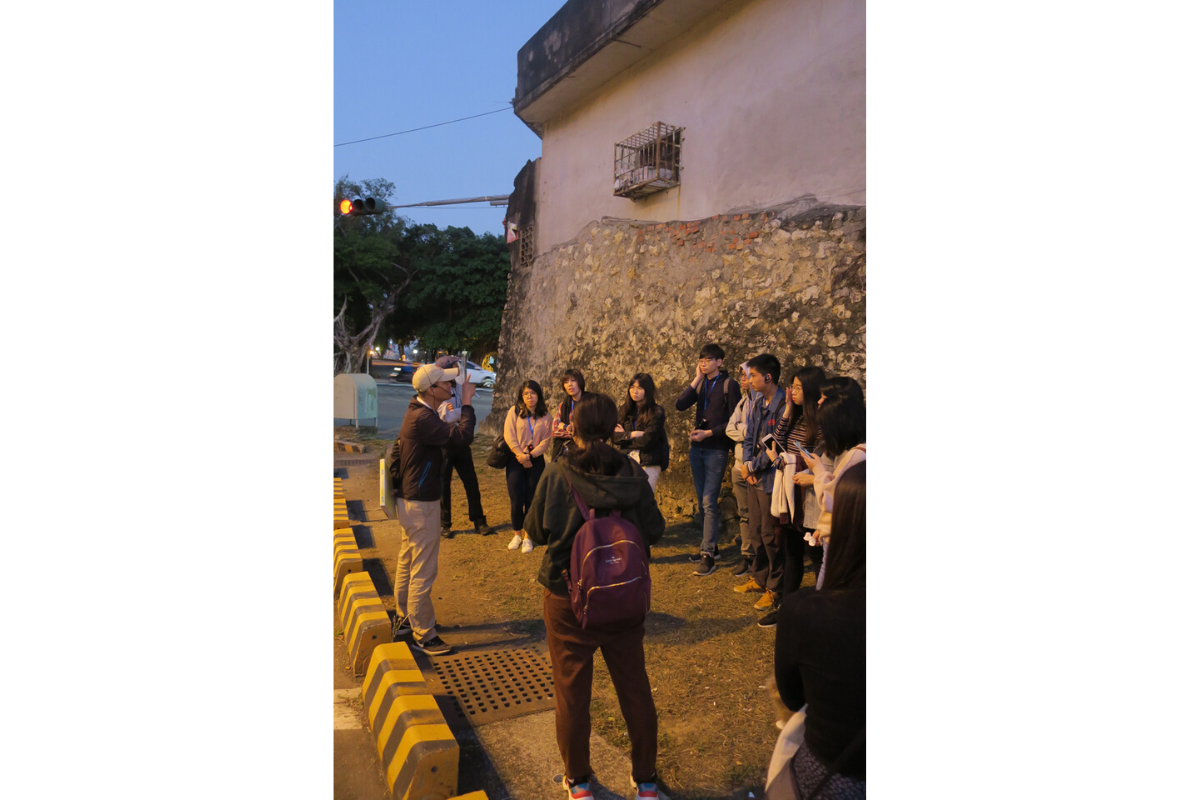 The NSYSU team took the students and teachers from Hong Kong on a guided tour to the Zuoying District for the guests to discover places of cultural interest in Kaohsiung