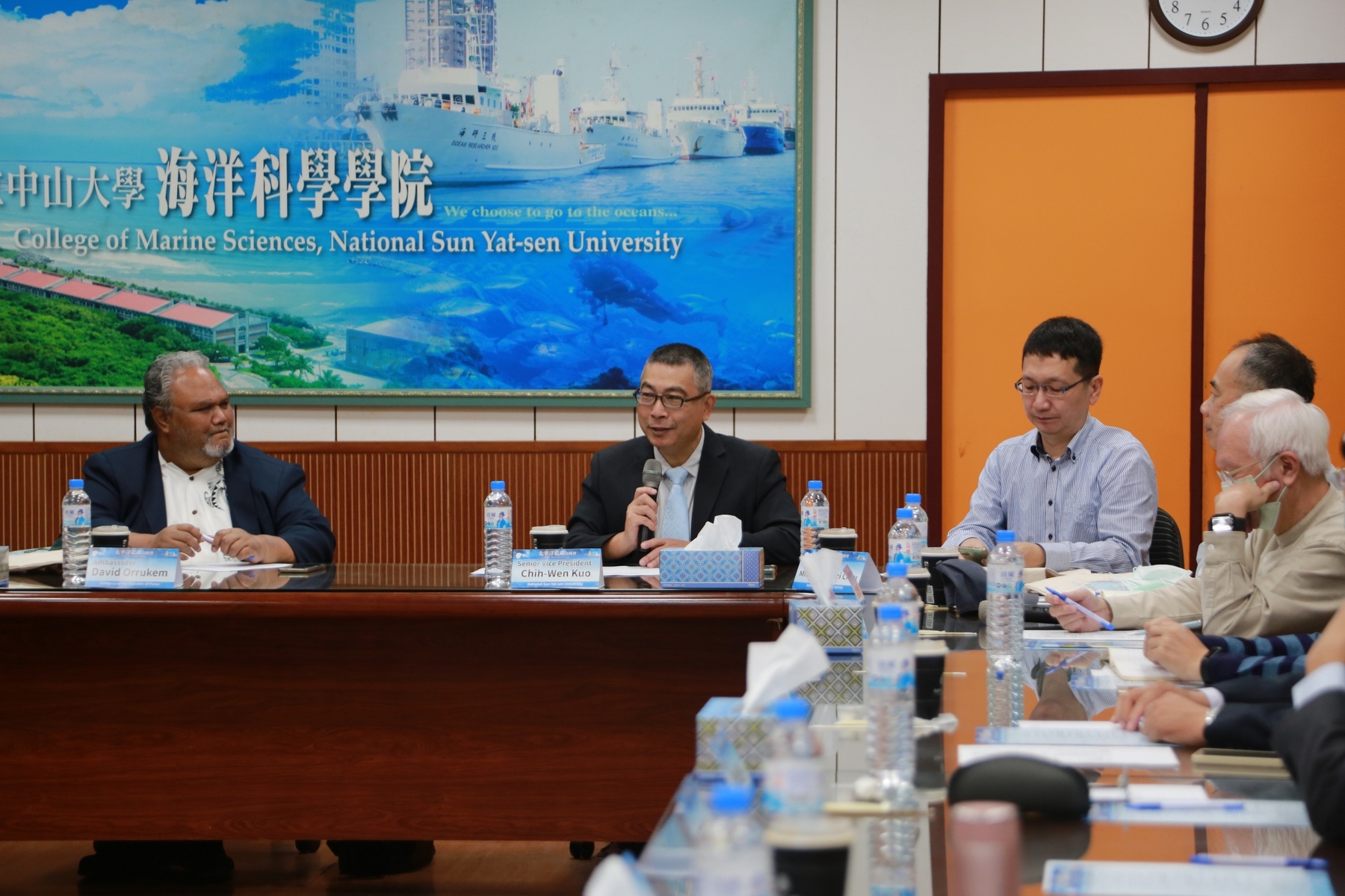 The Summit opens. From the left: David Adams Orrukem, Ambassador of the Republic of Palau, Chih-Wen Kuo, Senior Vice President of NSYSU, Mitch Ming-Chi Chou, the Vice President for International Affairs, Chin-Chang Hung, Dean of the College of Marine Sciences, and Ray B. Dawn, Dean of School of Banking and Finance.