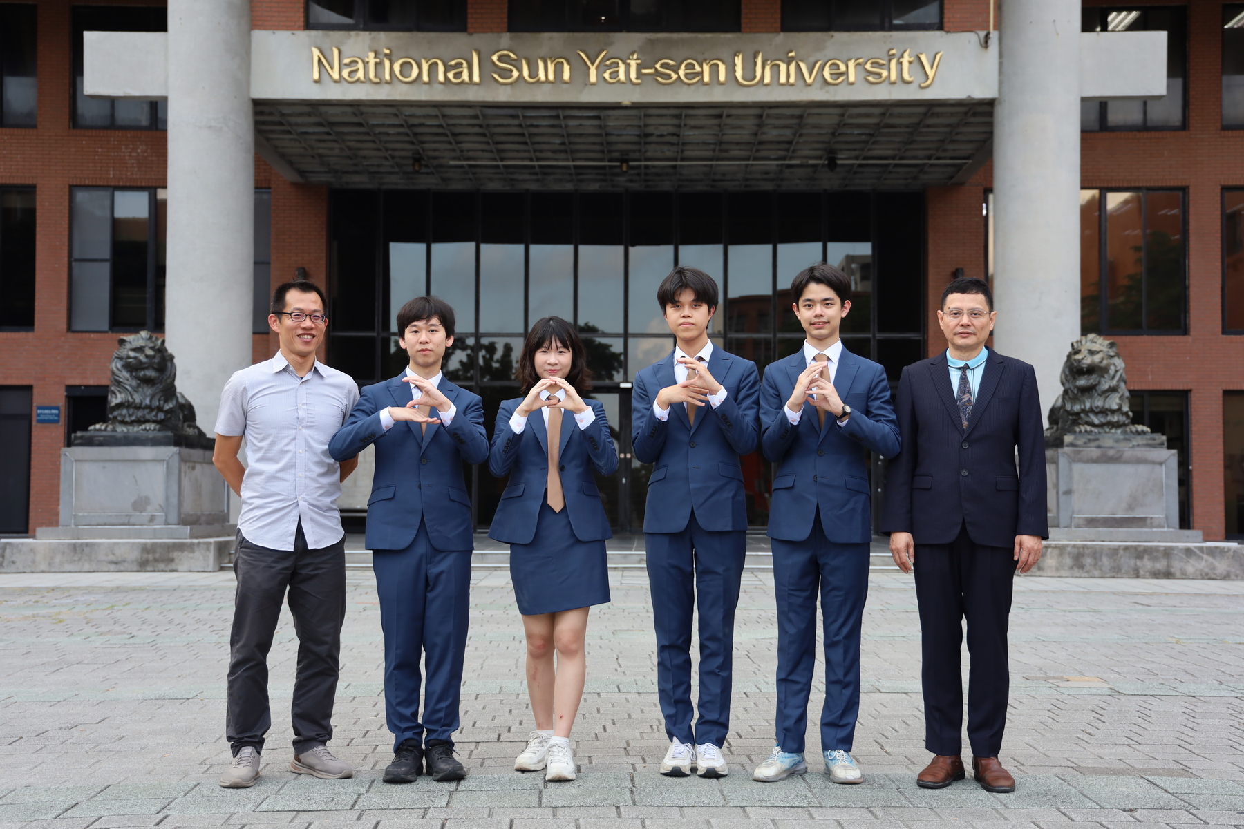 From left: Professor Chia-Hao Chang-Yang, Wei-Chun Chan, Yu-Chen Chen, Yi-Keng Yao, Ting-Rui Xu, and Professor Yu-Chung Chiang.Image