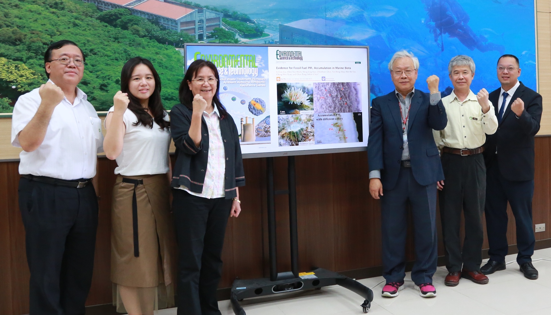 The research team at NSYSU found that PM1 from anthropogenic activity does not only cause worldwide air pollution but also enters the oceans. It accumulates in marine organisms and their offspring. From the left are Professor Chung-Shin Yuan of the Institute of Environmental Engineering, master program student Meng-Ying Kuo, Professor Li-Lian Liu, Distinguished Chair Professor Chen-Tung Arthur Chen, Associate Professor Yen-Hung Hsiao of the Department of Marine Biotechnology and Resources, and Assistant Professor Hon-Kit Lui of the Department of Oceanography of NSYSU.