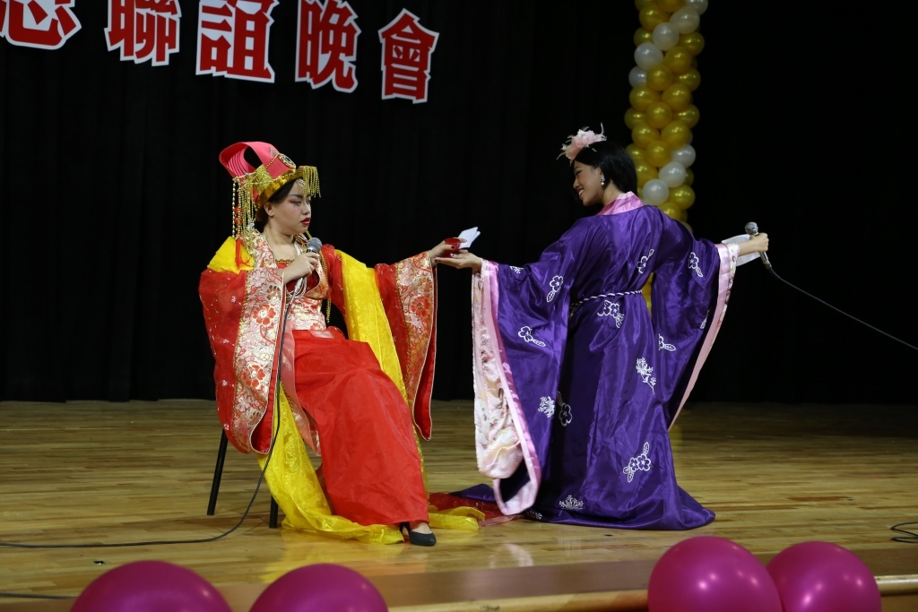 皇后向夏貴人找「茶」圖片