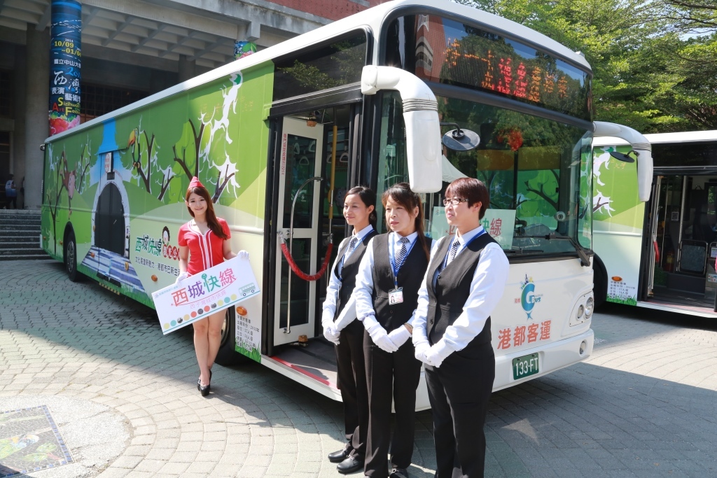 三位女性駕駛長圖片