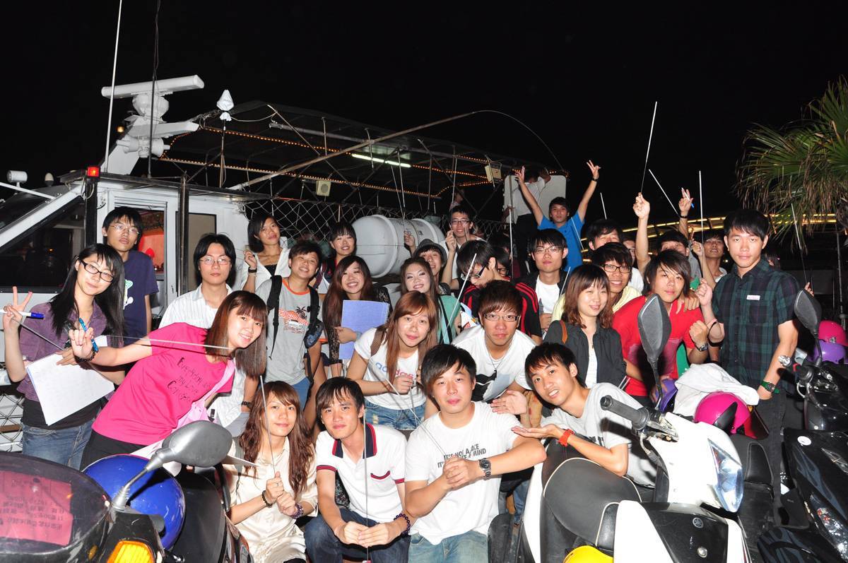 中山港澳會送舊晚會 乘遊艇夜訪高雄港圖片