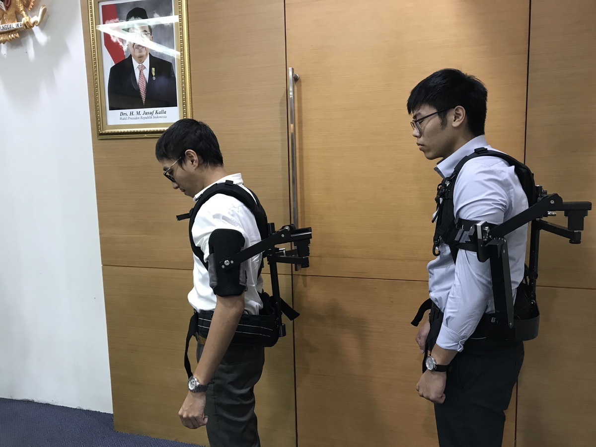 Exoskeleton suit, developed by NSYSU Biomimicking & Engineering Lab, gains worldwide recognition and attracts invitation to IndonesiaImage