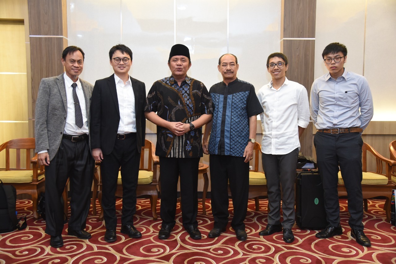 Exoskeleton suit, developed by NSYSU Biomimicking & Engineering Lab, gains worldwide recognition and attracts invitation to IndonesiaImage