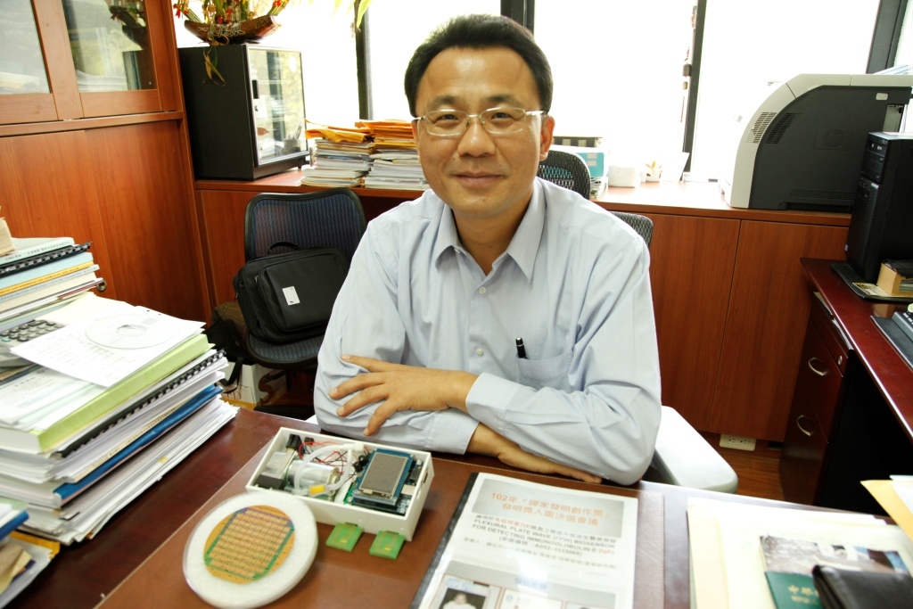 結合不同領域的科技 開發居家照護之產品 中山電機黃義佑教授獲國家發明獎銀牌圖片