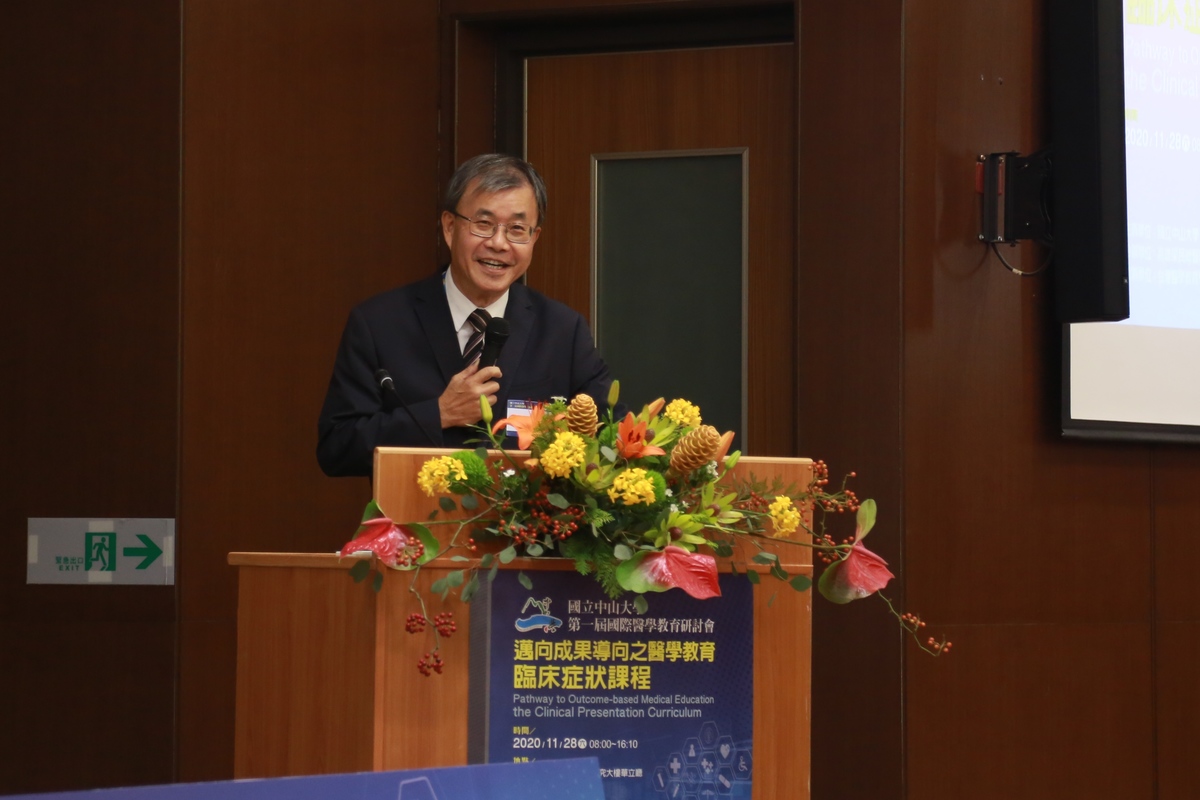 NSYSU President Cheng Ying-Yao said that the Clinical Presentation Curriculum formed by the University will focus on 125 most common clinical symptoms in the Kaohsiung, Pingtung, Penghu area (southern Taiwan) and the eastern region of Taiwan in clinical medicine teaching for the students to graduate with a thorough understanding of common local diseases and the ability to quickly diagnose and treat them as all-round medical professionals.