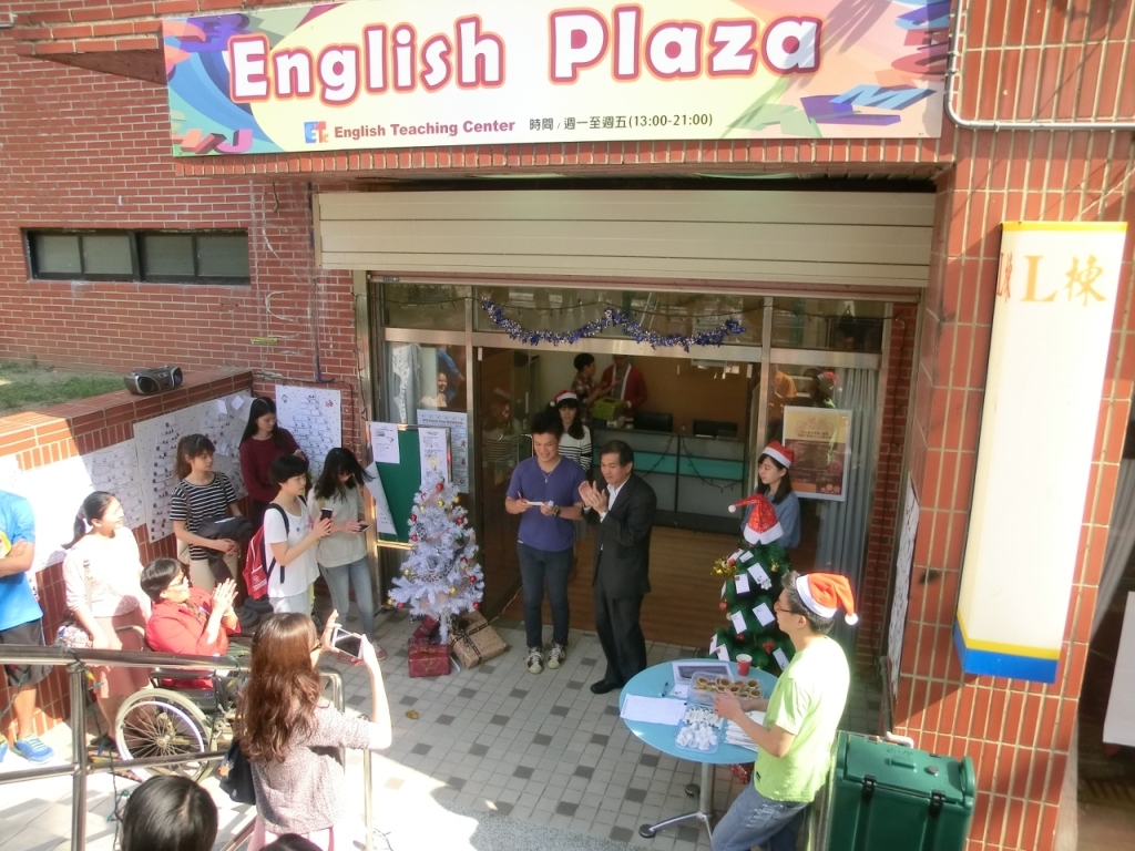 English Plaza耶誕週 聖誕老人凌波舞high翻全場圖片