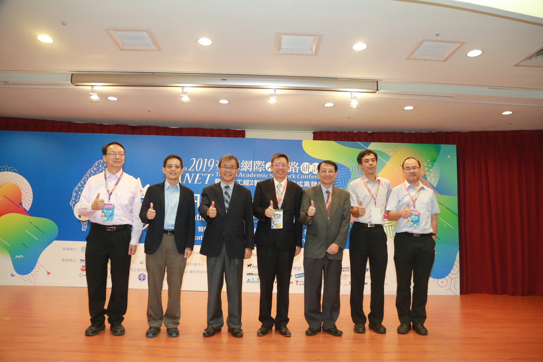 Among other scholars, Taiwan Academic Network Conference 2019 invited Bor-Chen Kuo, PhD (fourth from the left) – Director of the Department of Information and Technology Education, Ministry of Education; prof. Yu-Chee Tseng, National Chiao-Tung University (second from the left) to give keynote speeches. Third from the left is NSYSU President Ying-Yao Cheng and third from the right is Wei-Kuang Lai – professor at NSYSU Department of Computer Science and Engineering and President of the Office of Library and Information Services.