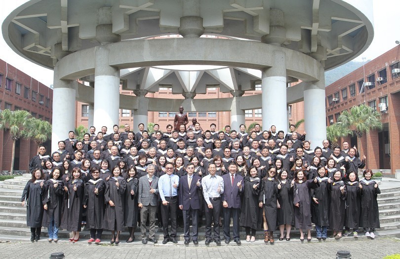 NSYSU EMBA graduates of 2016