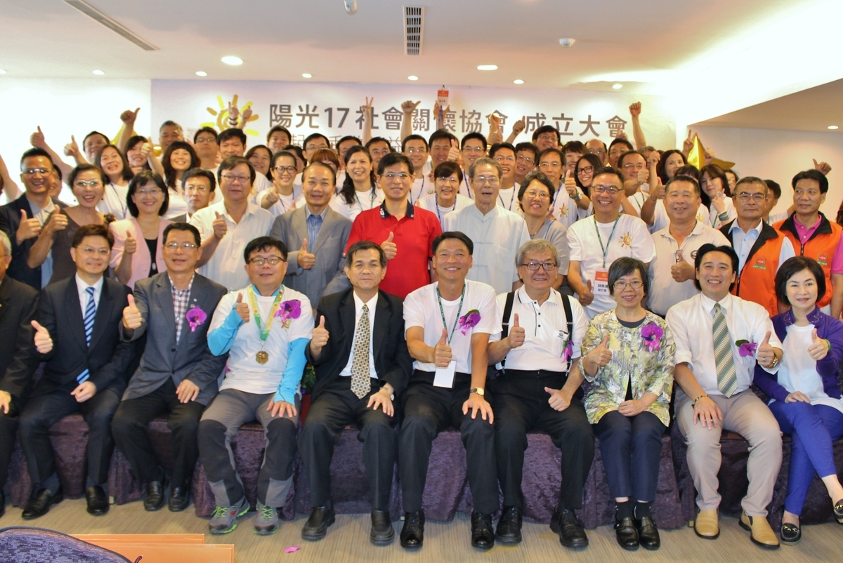 NSYSU EMBA graduates of 2016 established a social care association to give back to the society by helping others.Image