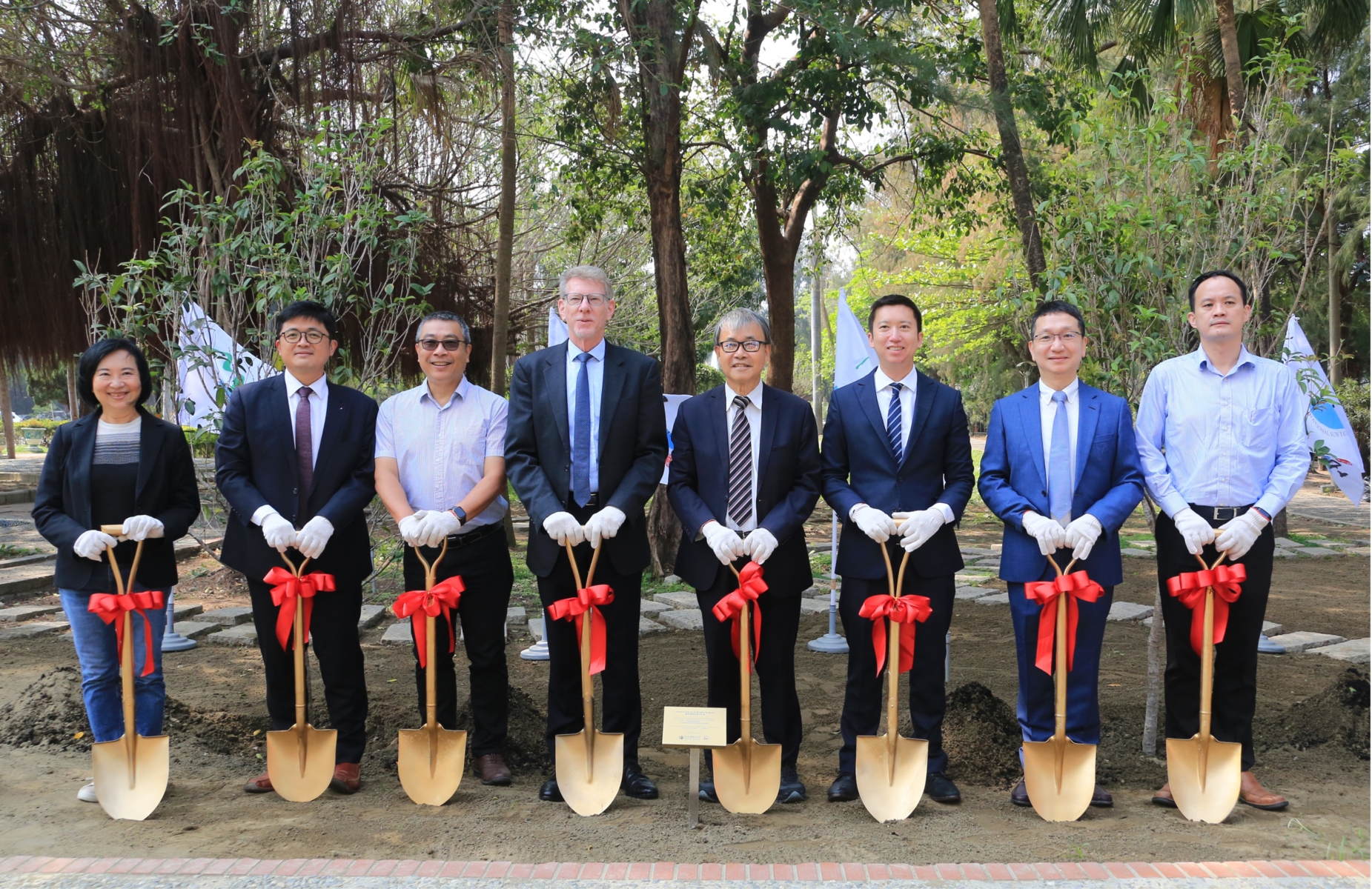 NSYSU and Fulbright Taiwan Tree Planting Initiative Ceremony. From left to right: Chief of Art Center Mei-Wen Lee, Vice President for Academic Affairs Po-Chiao Lin, Senior Vice President Chih-Wen Kuo, Fulbright Taiwan Executive Director Randall,  Nadeau, President Ying-Yao Cheng, American Institute in Taiwan Kaohsiung Branch Office Public Diplomacy Section Chief Nelson Wen, Vice President for International Affairs Mitch Chou, Vice President for General Affairs Yuan-Chung Lin.