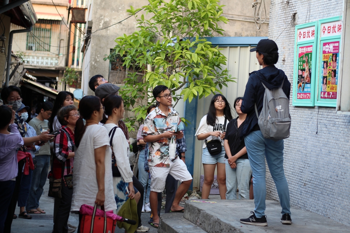 Community tourImage