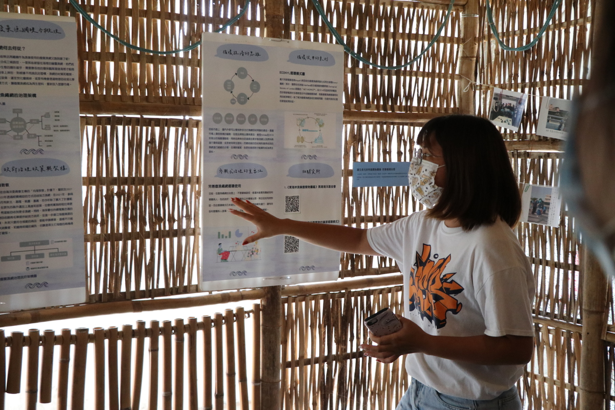 The students of the Social Survey and Research Method course at the Department of Sociology prepared an exhibition to raise awareness of the environmental problem of discarded fishing nets