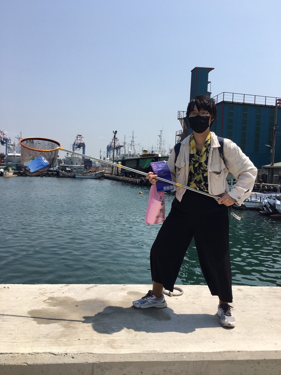 Festival visitors fishing for ocean wasteImage