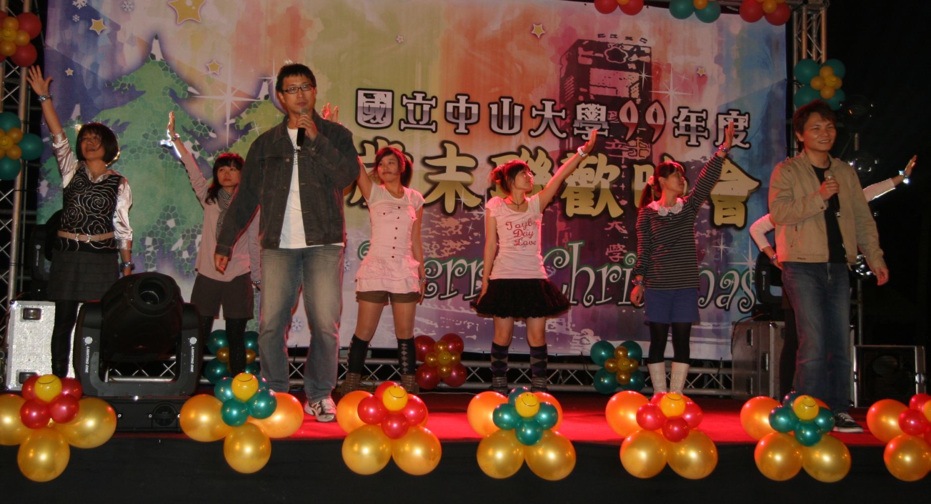 理學院歌舞表演向前行圖片