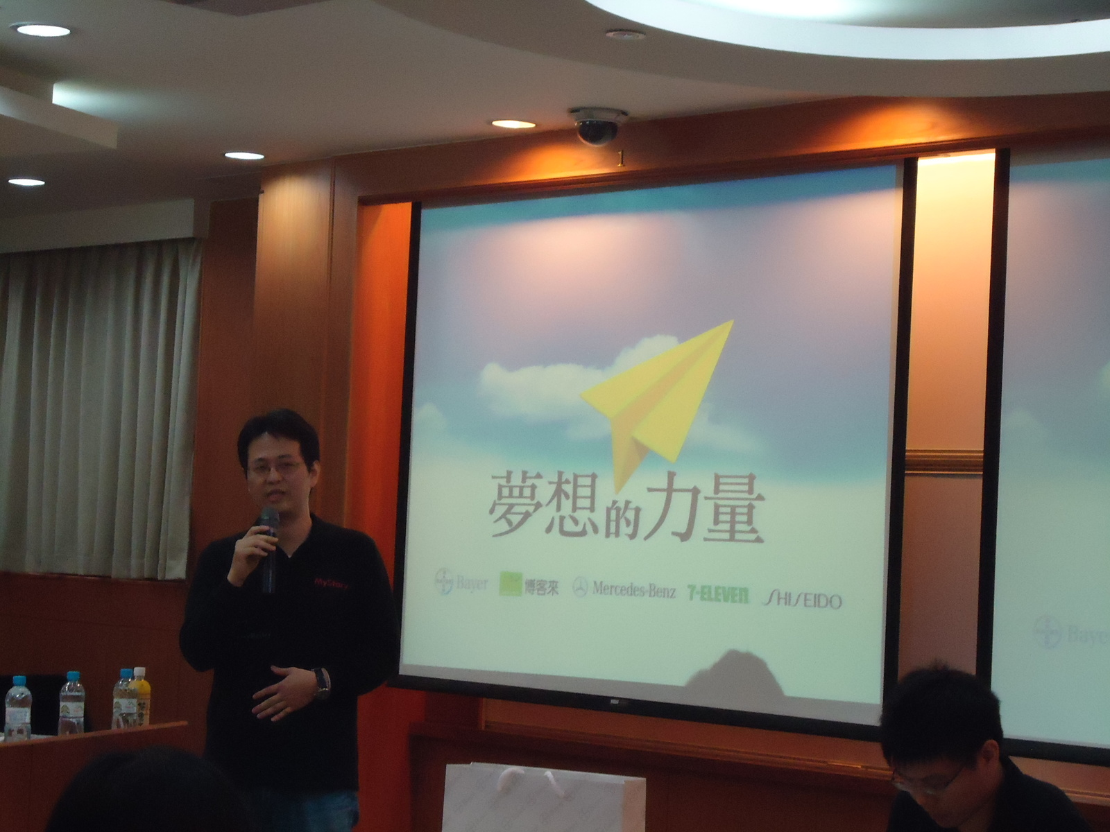 曹立榮先生說明此屆競賽主題「夢想的力量」圖片