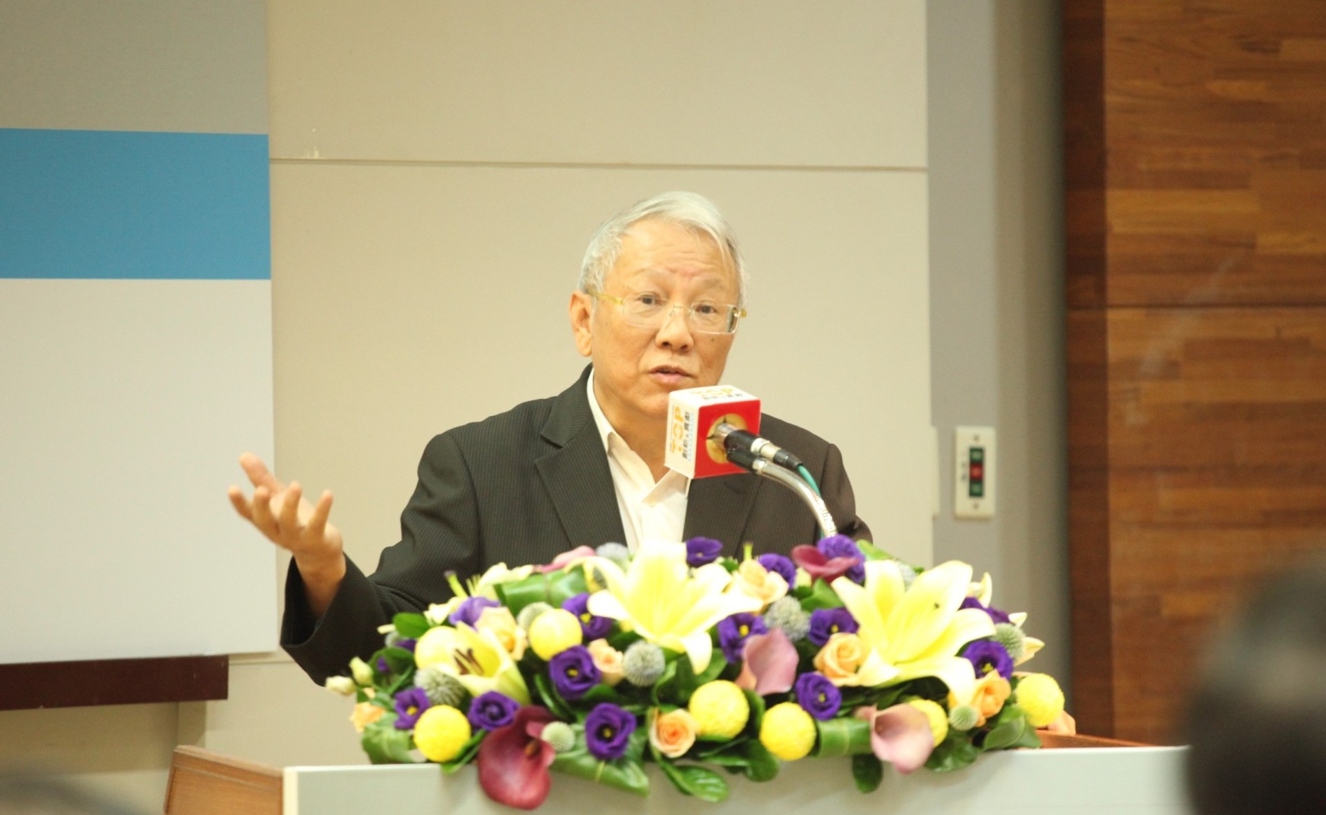 文建會主委曾志朗圖片