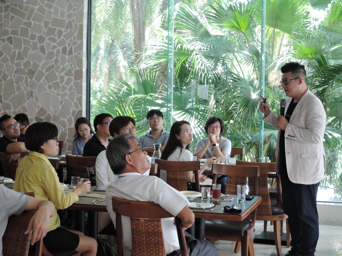 Kevin Yang, the Executive Director of 5% Design Action - Social Design Platform, gave a speech on social innovation.