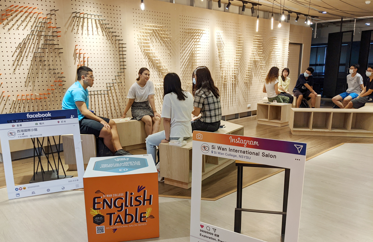 Si Wan International Salon has created a lively environment for bilingual learning on campus.Image