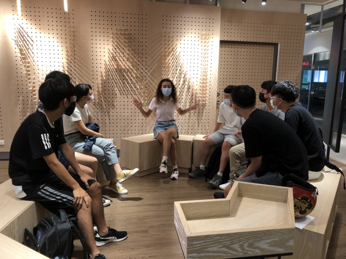 Taiwanese and international students’ exchange in EnglishImage