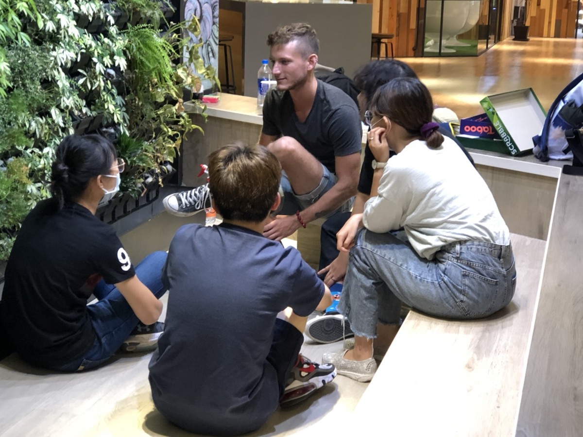 English Table creates bilingual environment on campusImage