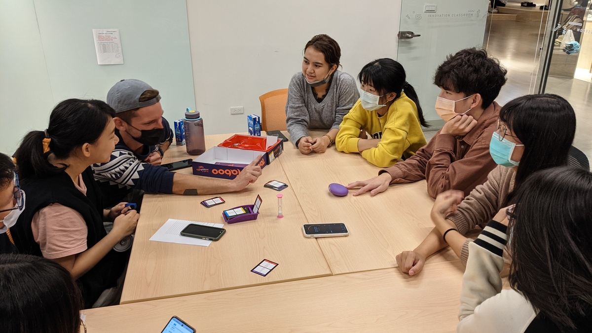 English Table creates bilingual environment on campusImage