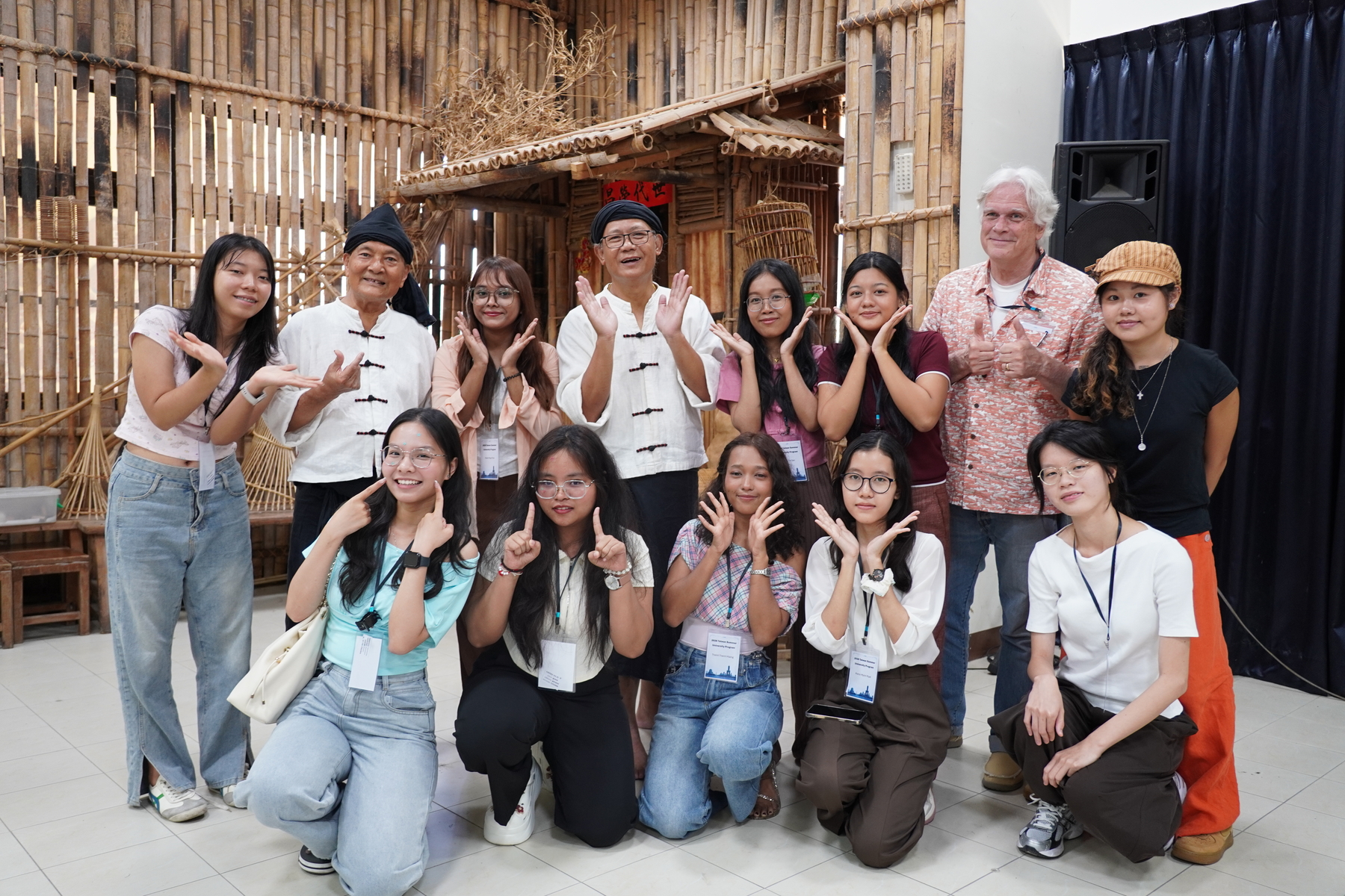Participants visit the Sunlight Xiaolin Community in Shanlin District and take a group photo with members of the Taivoan community.Image
