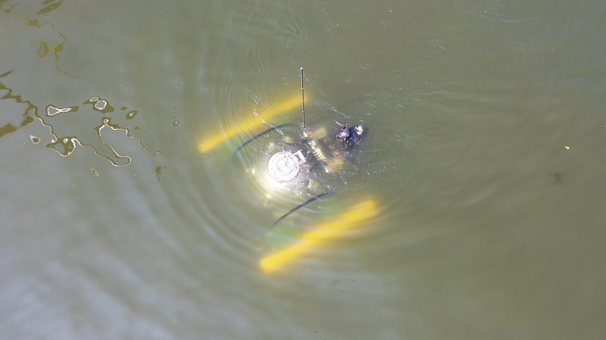 First manned underwater dive of NSYSU’s developed MIT small submarine in Kaohsiung Harbor accomplished