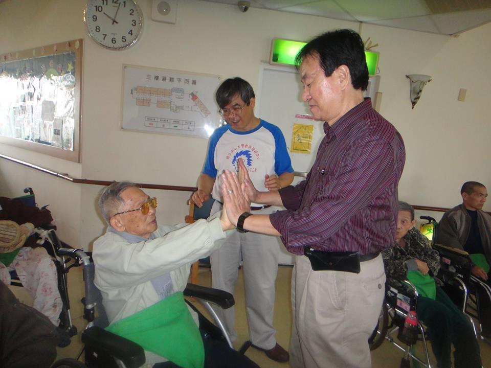 退休教職員工聯誼會 萃文佛恩養護院關懷老人圖片