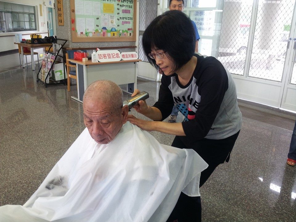 退休教職員工聯誼會 萃文佛恩養護院關懷老人圖片