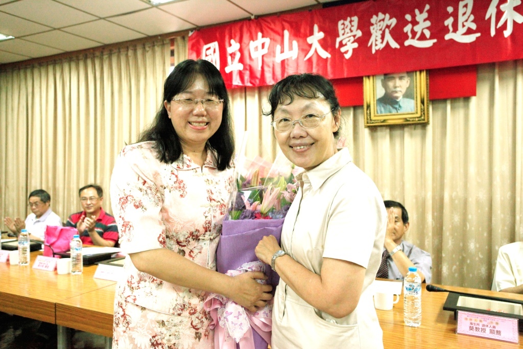 學務處侯靜宜教官(左)圖片