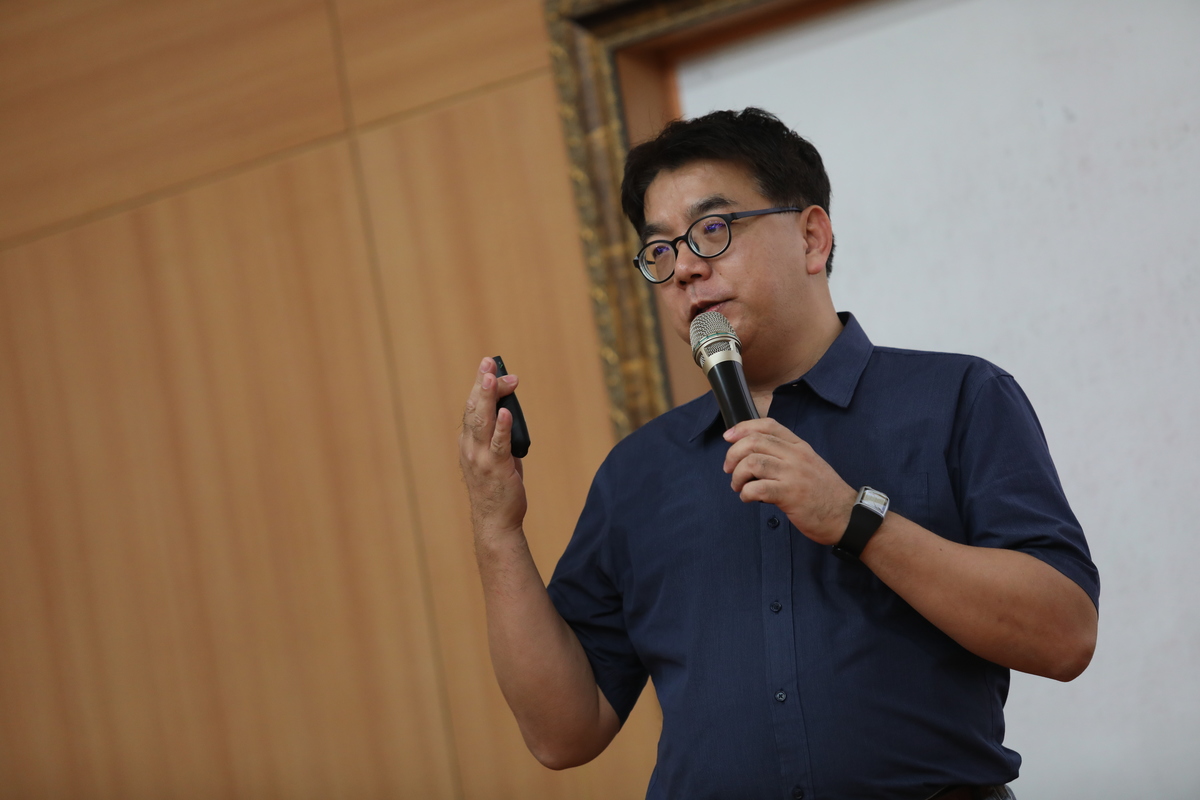 Chair of the Institute of Biomedical Science at NSYSU Professor Jim Jinn-Chyuan SheuImage